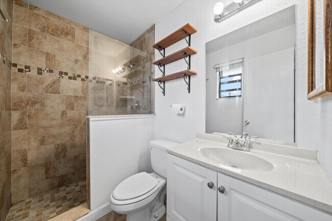 Building Photo - 701 Elmont St NW