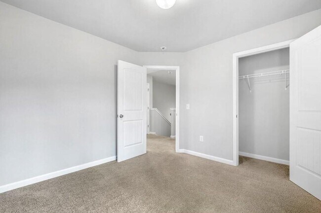 Building Photo - 207 Finley Dr