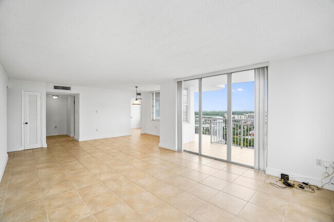 Building Photo - 18051 Biscayne Blvd