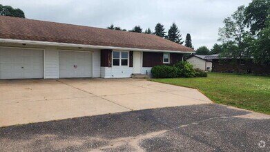 Building Photo - 3 Bedroom Duplex with Attached Garage & La...