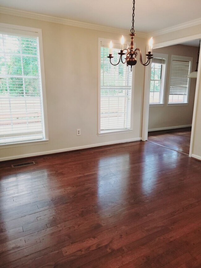 Building Photo - Beautifully Maintained Home in Desirable 35223