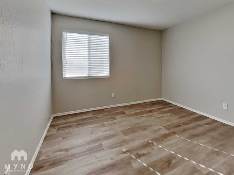 Building Photo - 1045 W Todd Dr