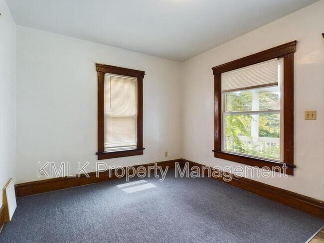 Building Photo - 695 Kling St