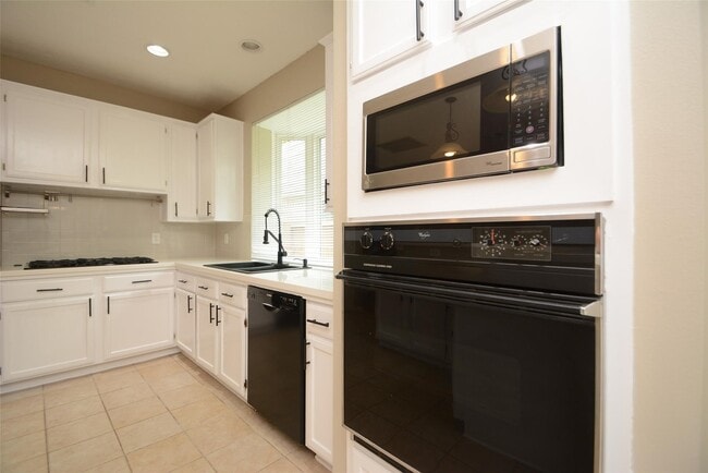 Building Photo - 5327 Willow Knoll Ct