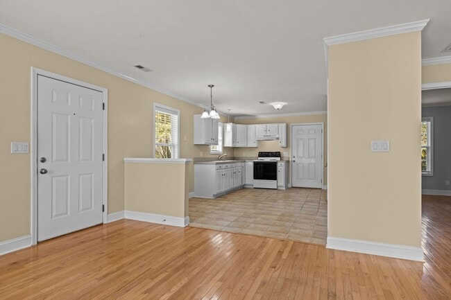 Building Photo - Broad Creek Home Available Now