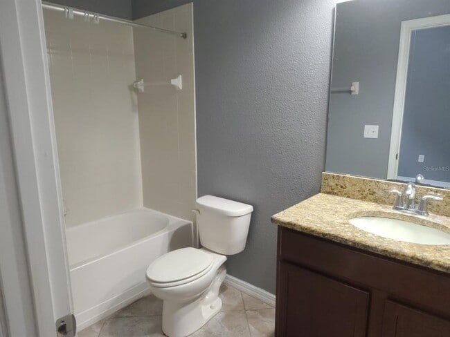 Building Photo - 2288 Grantham Ave