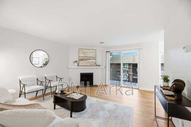 Building Photo - 12107 NE Bel Red Rd