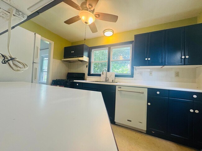 Building Photo - 201 Eastland Rd