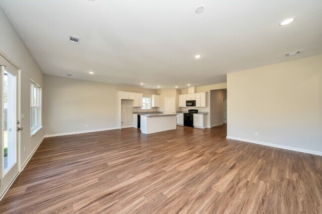 Building Photo - Newly Renovated Home in Brookwood!