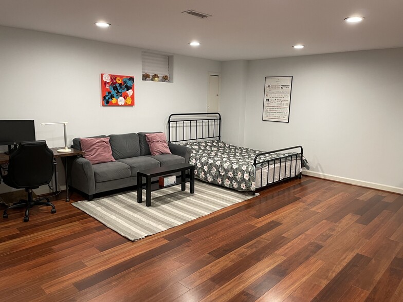 Building Photo - 12134 Salemtown Dr