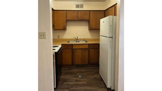 Building Photo - 1201 Edmiston Dr