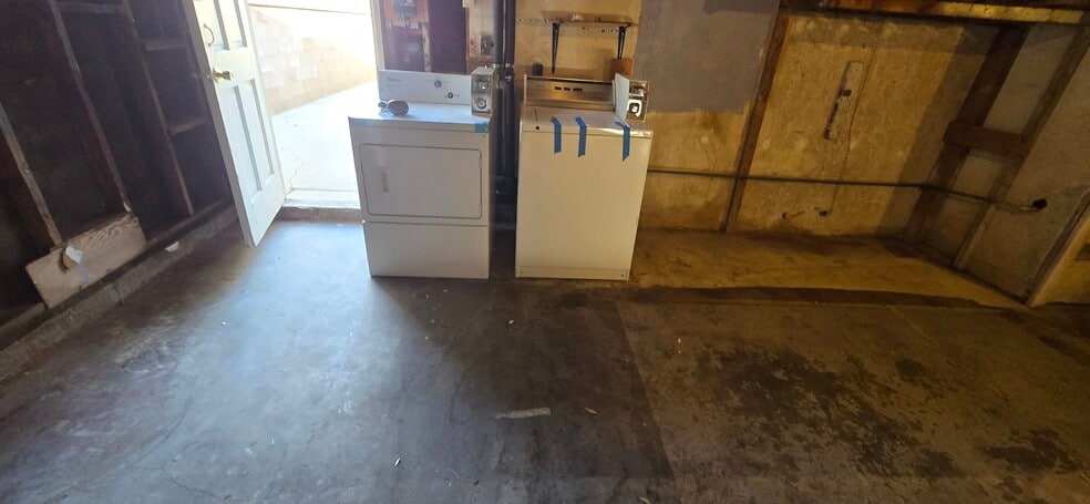 Building Photo - 44034 Carolside Ave