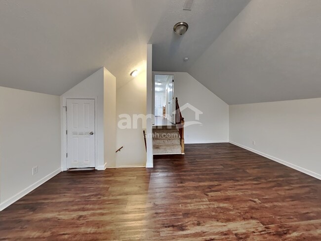 Building Photo - 204 Creekwood Dr