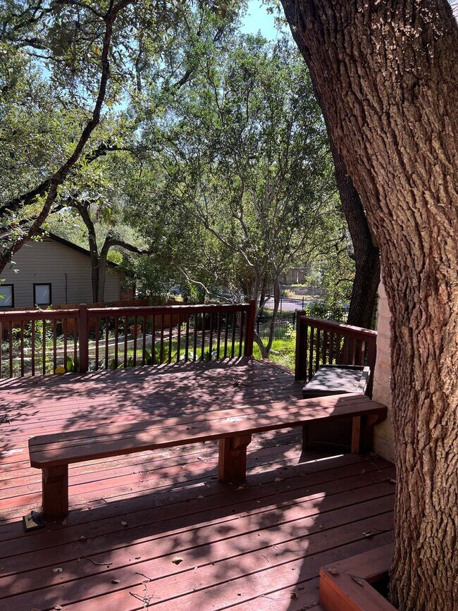 Building Photo - Large Home In and Established Neighborhood...