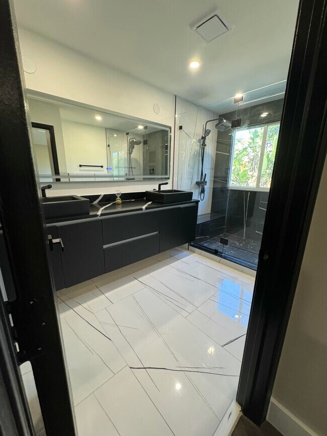 Building Photo - 10366 Buena Ventura Dr