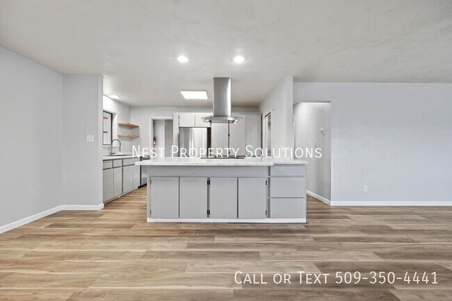 Building Photo - 1221 S Baker St