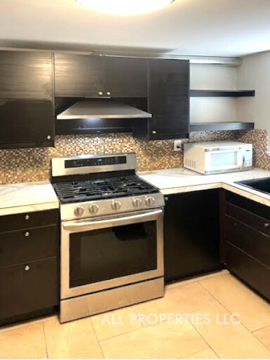 Building Photo - 1005 Newton St