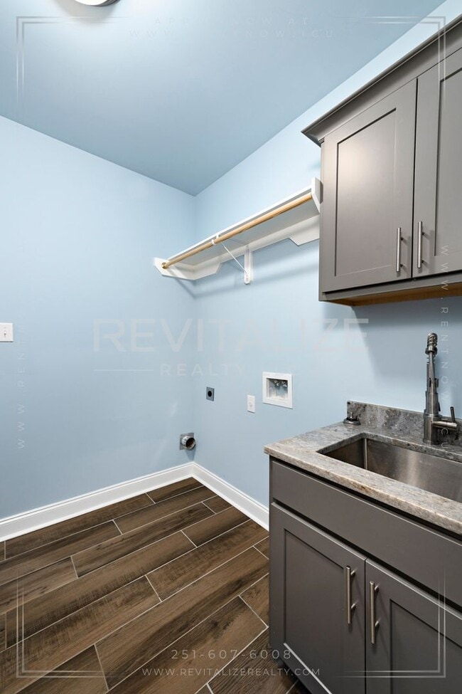 Building Photo - Stunning Luxury Home in Silverhill with Hu...