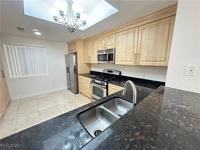 Building Photo - 270 E Flamingo Rd