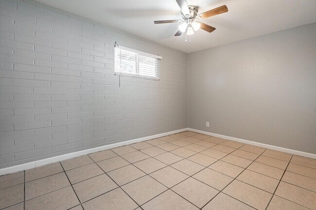 Building Photo - 4423 N 23rd Ave