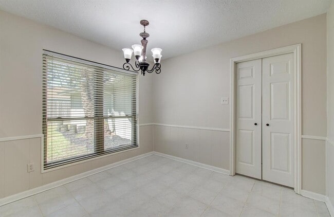 Building Photo - 3706 Brookbank Dr