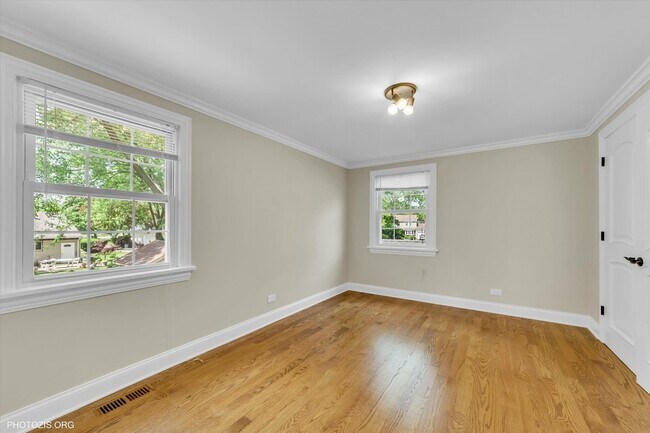 Building Photo - 950 Belmar Ln