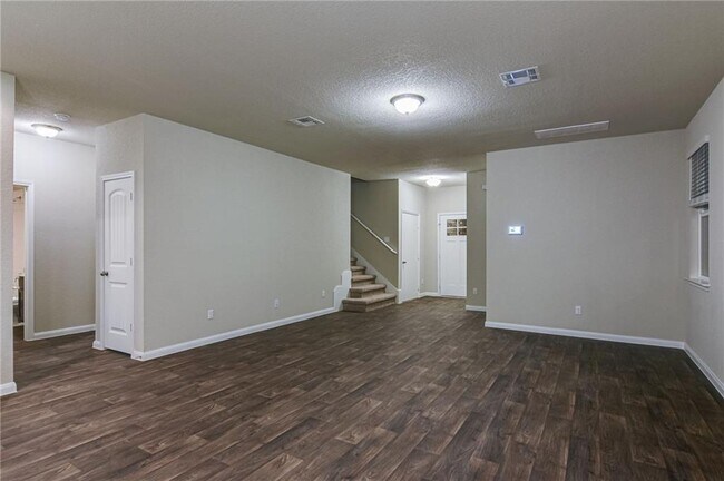 Building Photo - 309 Naset Dr