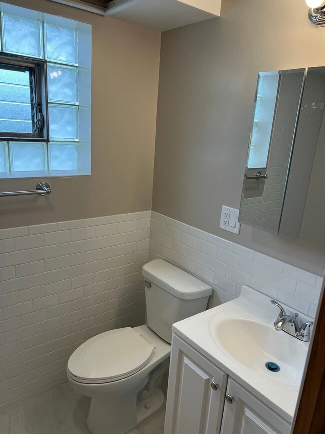 Building Photo - 4148 W 87th St