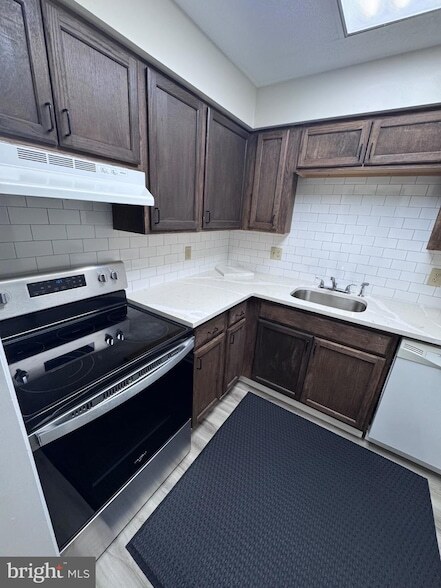 Building Photo - 2049 Lucas Ln