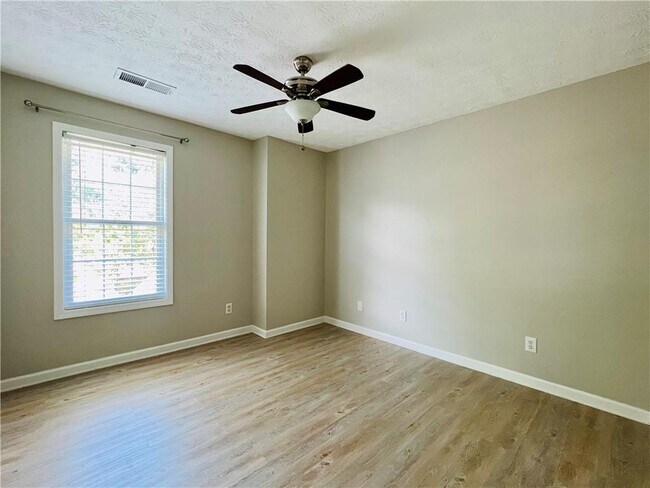 Building Photo - 156 Weatherstone Dr