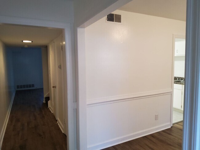 Building Photo - 2841 Tully Square