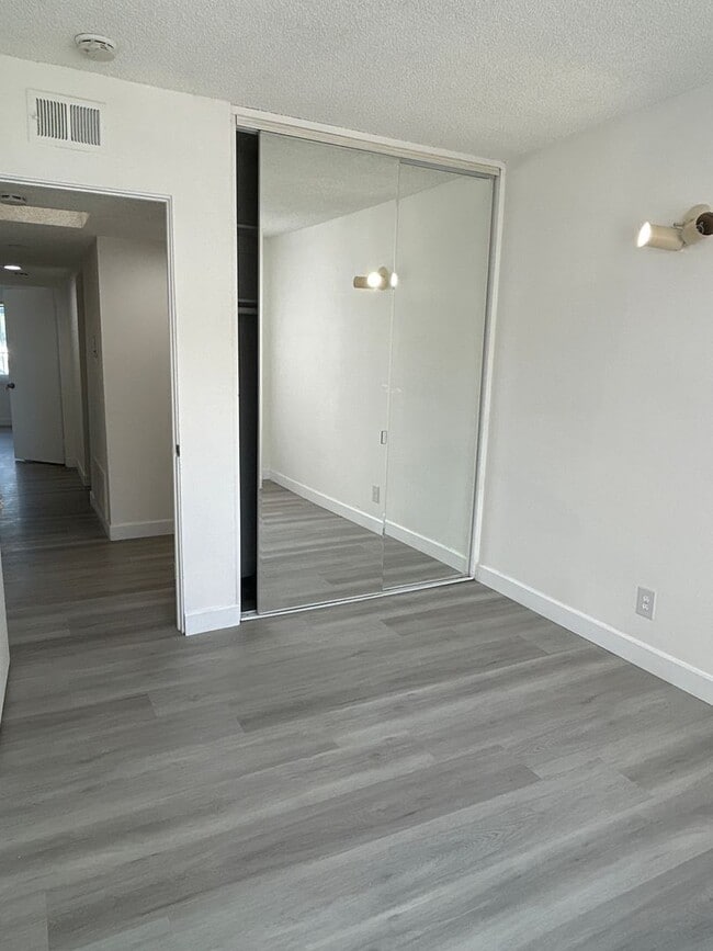 Building Photo - 3 Bedroom Condo for rent in the most desirable Alhambra Area Walking to Alhambra HS