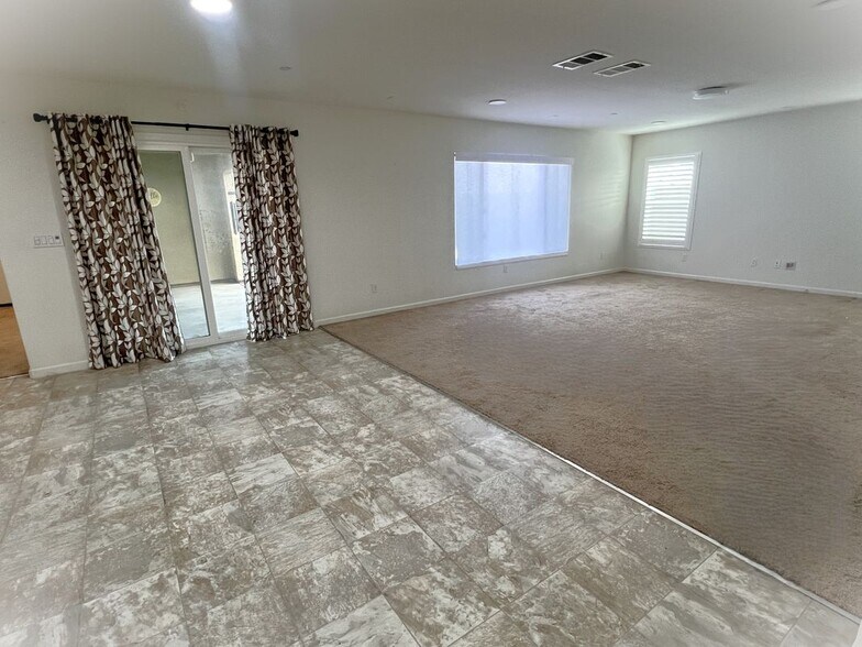 Building Photo - 1435 W Woodward Ave