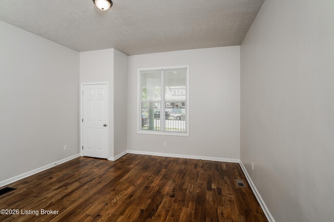 Building Photo - 3819 River Park Dr