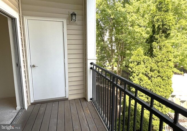 Building Photo - 12953 Centre Park Cir