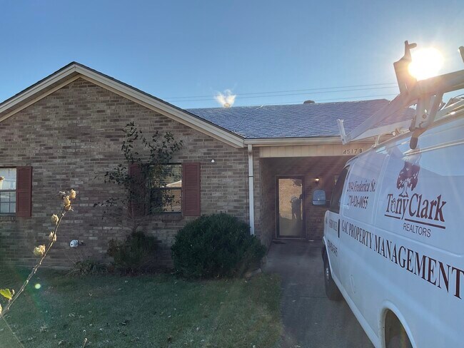 Primary Photo - 4517 Farmview Dr
