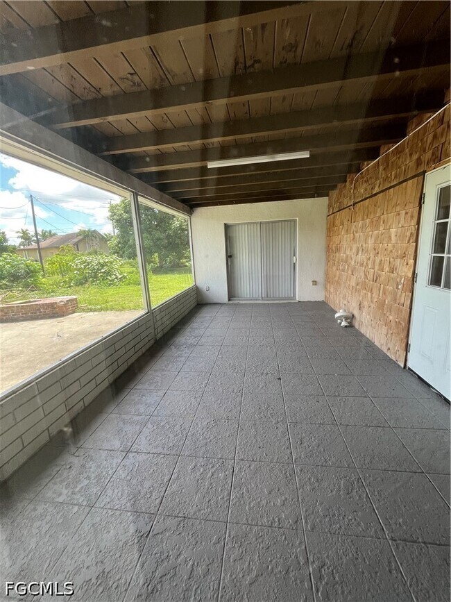 Building Photo - 2031 Maravilla Cir