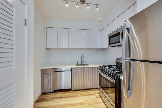 Building Photo - 950 Lofts