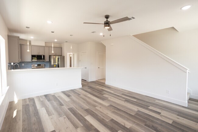 Building Photo - 3144 Wayside Ave