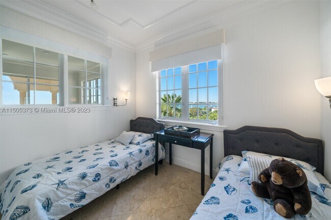 Building Photo - 19153 Fisher Island Dr