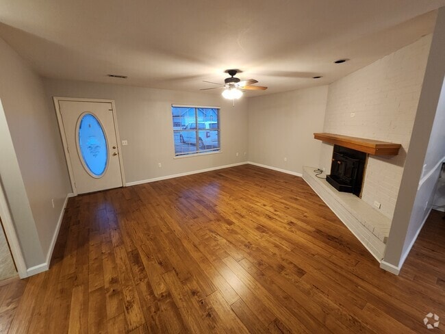 Building Photo - 644 W Oaklawn Dr