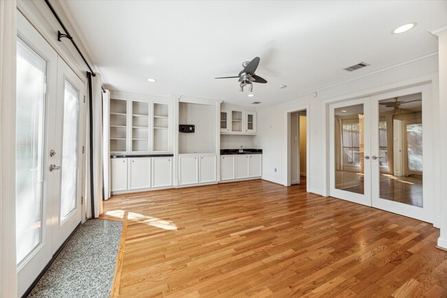 Building Photo - 1231 W Pierce St