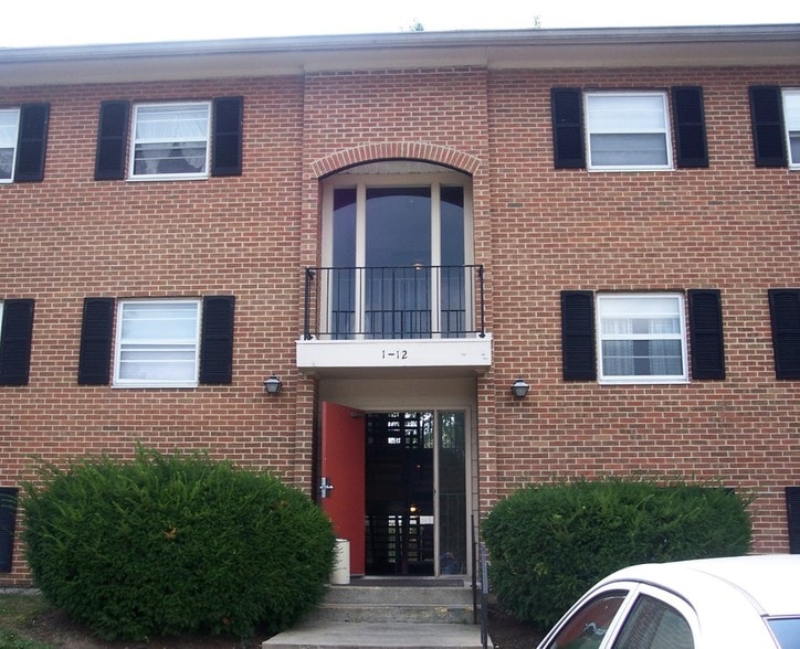 University Hilltop Apartments 596 W Fifth St Chillicothe OH 45601
