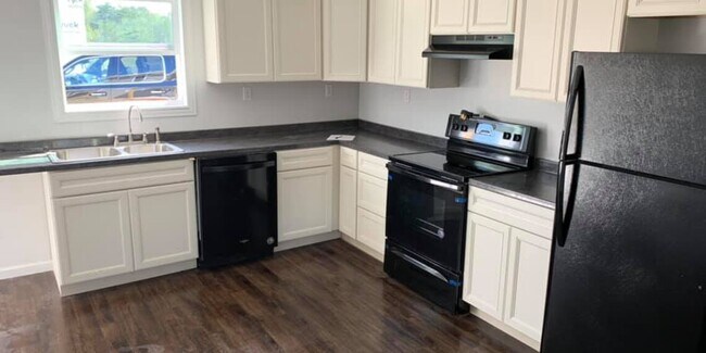 Building Photo - Laurel Flats LLC.