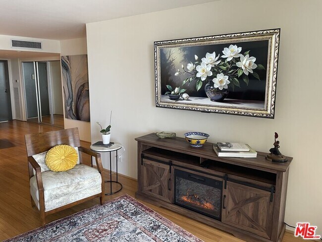 Building Photo - 4314 Marina City Dr