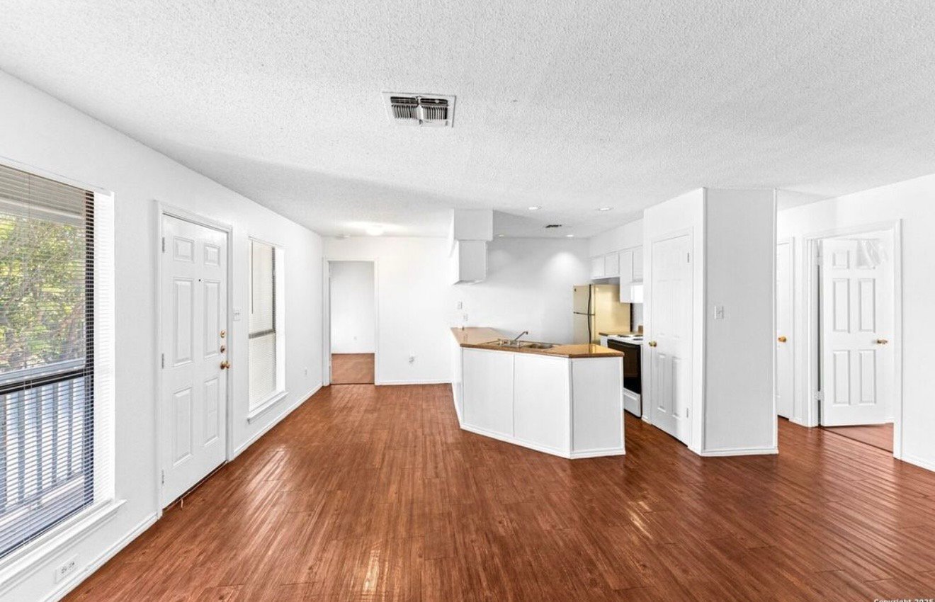 Building Photo - 7568 Windsor Oaks