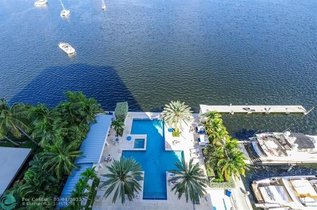 Building Photo - 17301 Biscayne Blvd