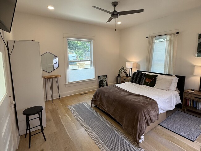 Building Photo - Fully Furnished Home In Great Location - Just Steps from Old Town