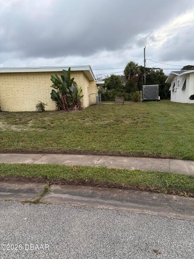 Building Photo - 2537 Coral Way W