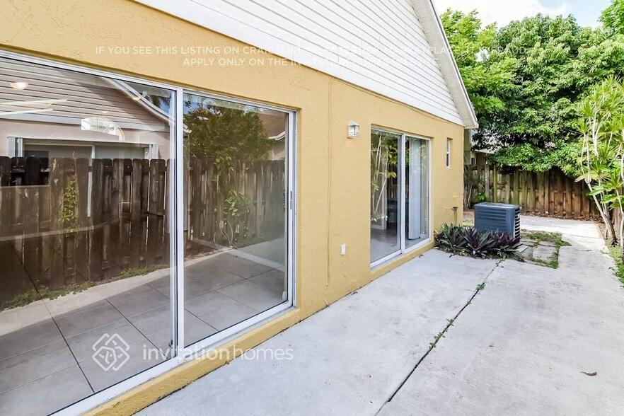 Building Photo - 9949 W Daffodil Ln